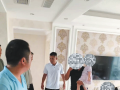 危急！女童身懸高樓窗外生險(xiǎn)情 果斷！物業(yè)經(jīng)理破門(mén)施救化危機(jī)