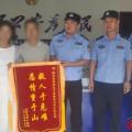 車(chē)輛不慎滑入水庫(kù) 危急時(shí)刻民警火速救援
