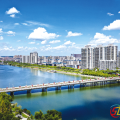 8月的隨州城區(qū)“一湖兩岸”風光格外靚麗